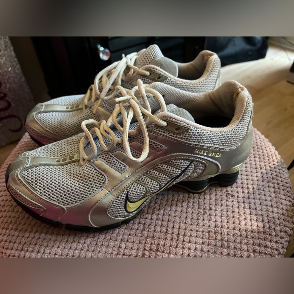 Used Nike Shoxs size 11